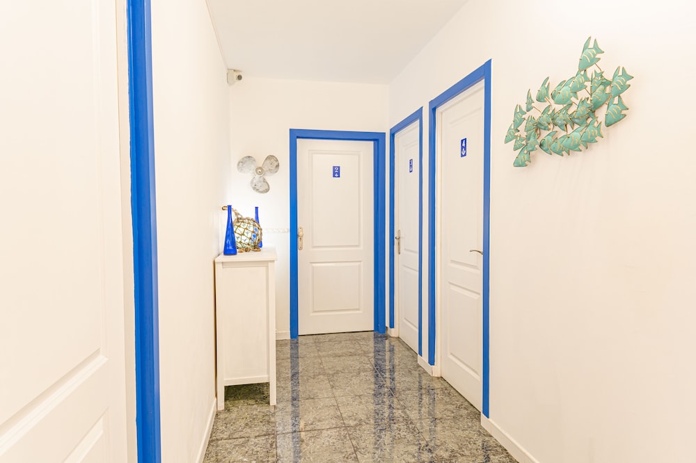 Habitación doble, baño privado del hotel Hostel Neon. Foto 12