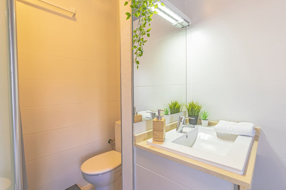 Habitación doble, baño privado del hotel Hostel Neon. Foto 22