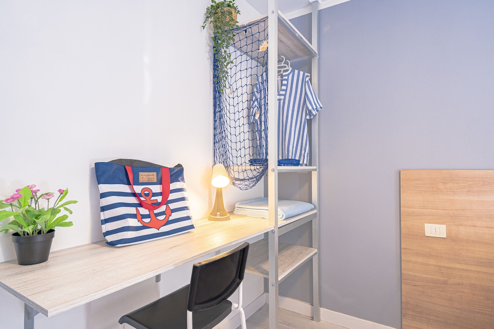 Habitación Deluxe doble, baño privado (Extra bed) del hotel Hostel Neon. Foto 10