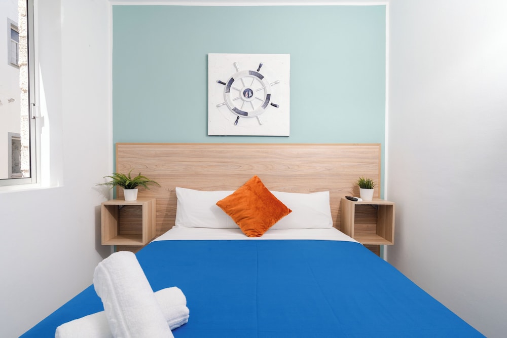 Habitación Deluxe doble, baño privado (Extra bed) del hotel Hostel Neon. Foto 13