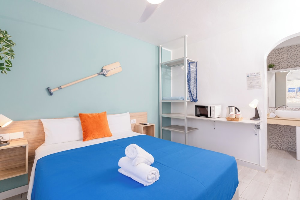 Habitación Deluxe doble, baño privado (Extra bed) del hotel Hostel Neon. Foto 17