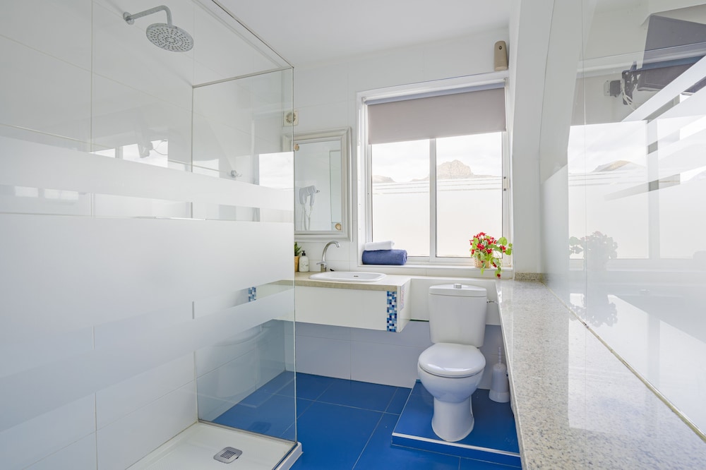 Habitación Deluxe doble, baño privado (Extra bed) del hotel Hostel Neon. Foto 19