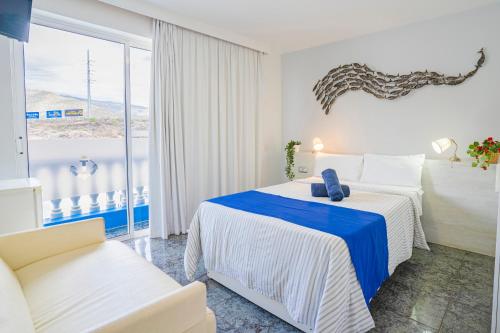 Habitación Doble Deluxe con balcón del hotel Hostel Neon. Foto 16