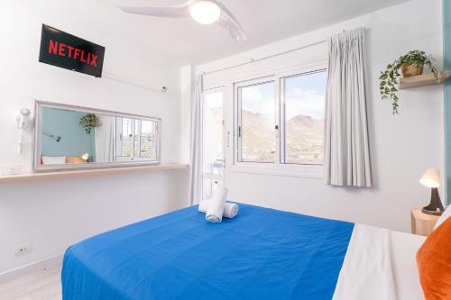 Habitación Doble Deluxe con balcón del hotel Hostel Neon. Foto 22