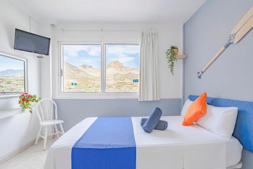 Habitación Doble Deluxe con balcón del hotel Hostel Neon. Foto 31