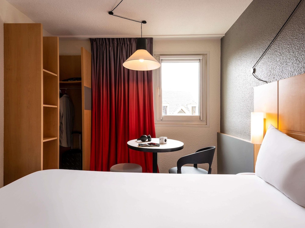 Habitación Standard con una cama doble del hotel Ibis Cergy Pontoise Le Port