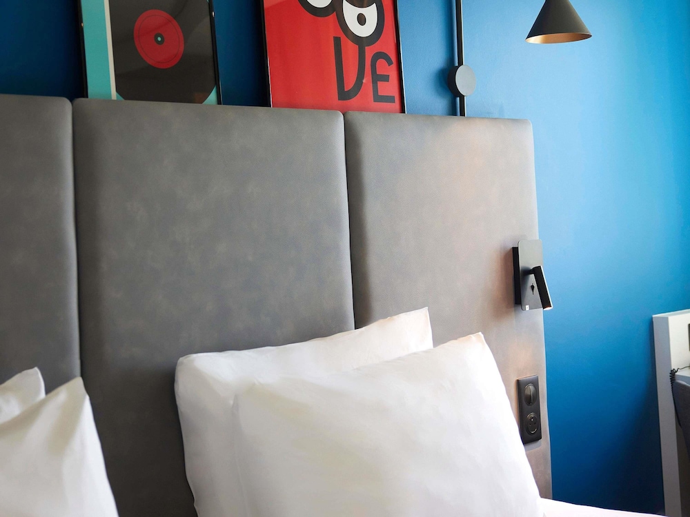 Habitación Standard con una cama doble del hotel Ibis Chalon Sur Saone Nord. Foto 7