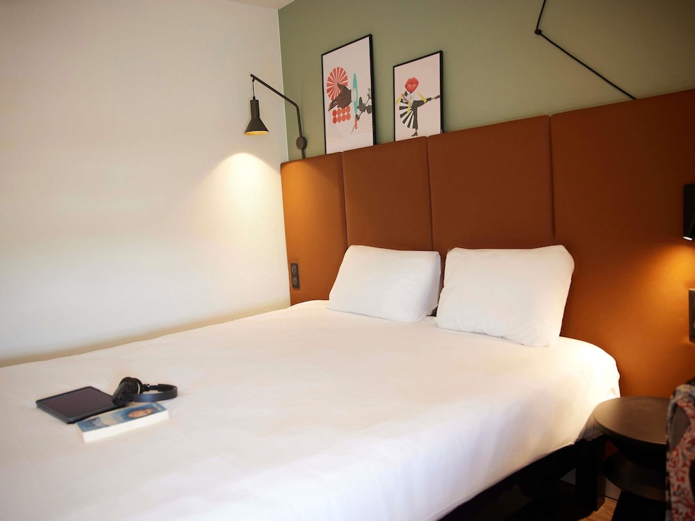Habitación Standard con una cama doble del hotel Ibis Chalon Sur Saone Nord. Foto 8