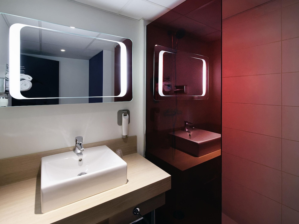 Habitación Standard con 2 camas individuales del hotel Ibis Styles Chalon Sur Saone. Foto 4