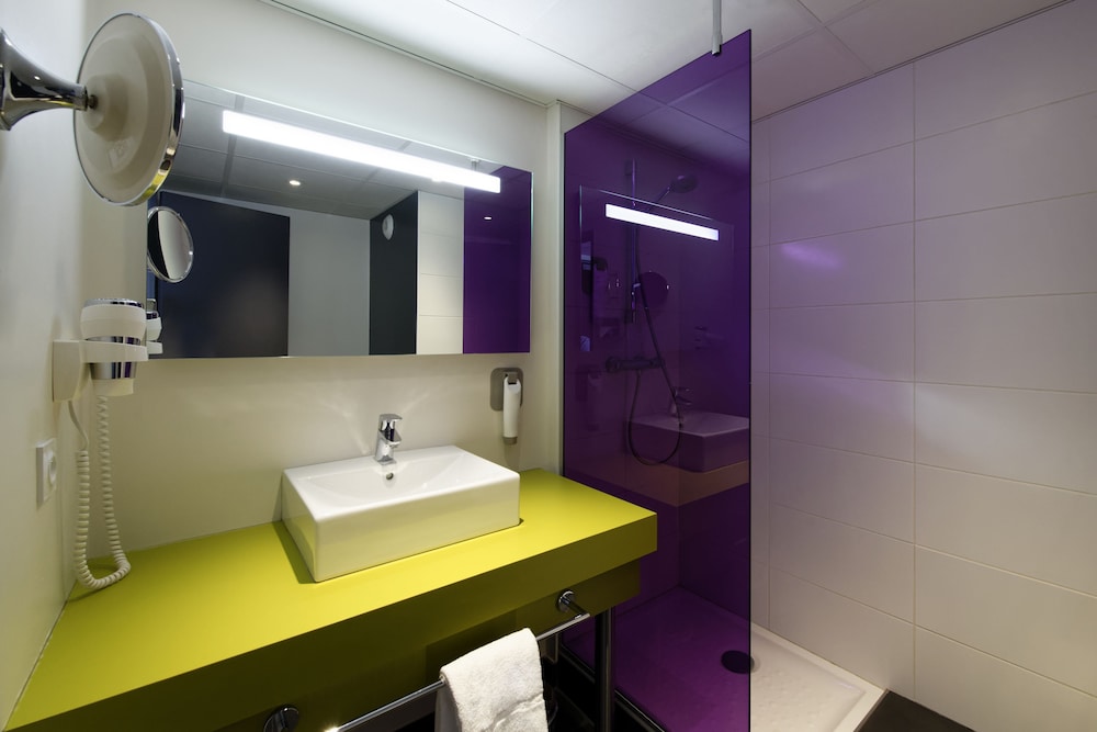 Habitación Standard con 2 camas individuales del hotel Ibis Styles Chalon Sur Saone. Foto 6