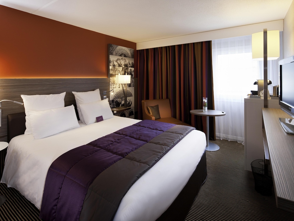 Habitación Privilege con una cama doble del hotel Mercure Chambery Centre