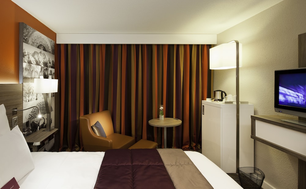 Habitación Privilege con una cama doble del hotel Mercure Chambery Centre. Foto 2