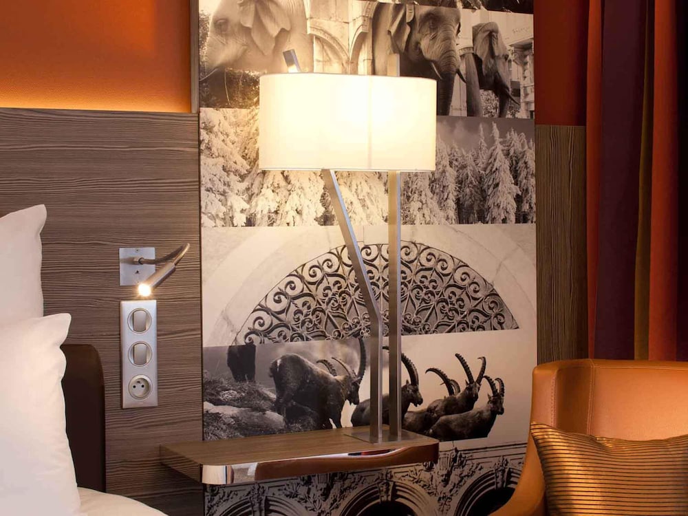 Habitación Privilege con una cama doble del hotel Mercure Chambery Centre. Foto 4