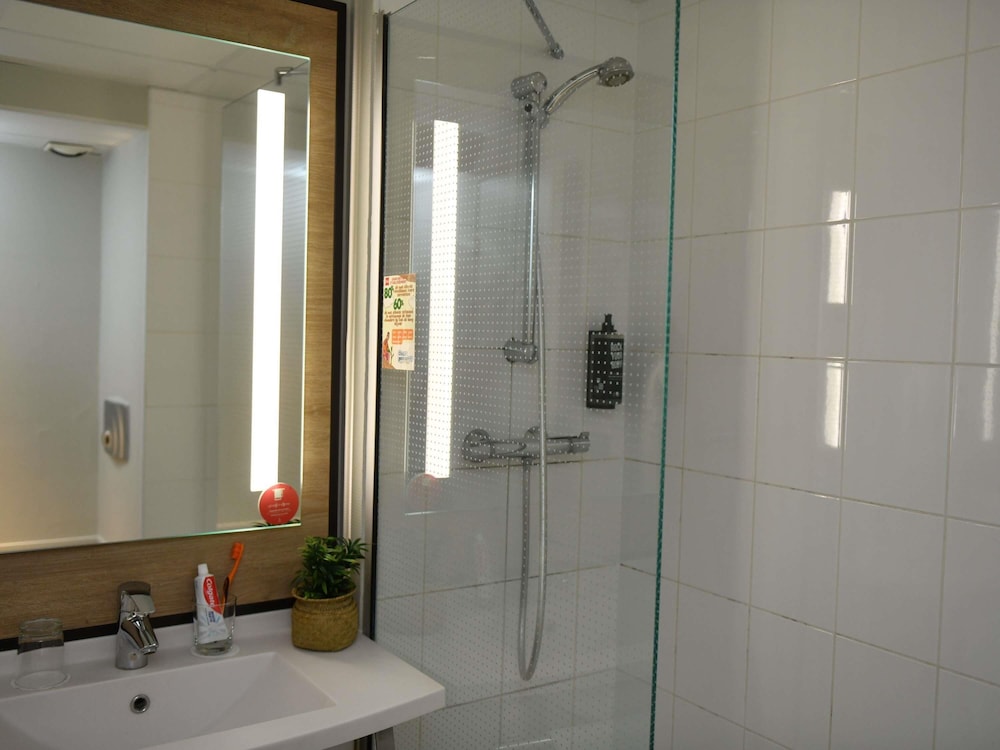 Habitación Estándar con 1 cama doble del hotel Ibis Chateauroux. Foto 13