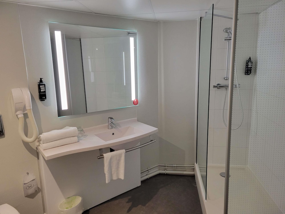 Habitación Estándar con 1 cama doble del hotel Ibis Chateauroux. Foto 14