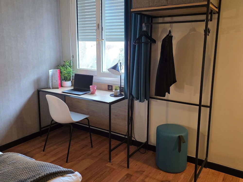 Habitación estándar con 1 cama doble y 1 cama individual del hotel Ibis Chateauroux. Foto 2