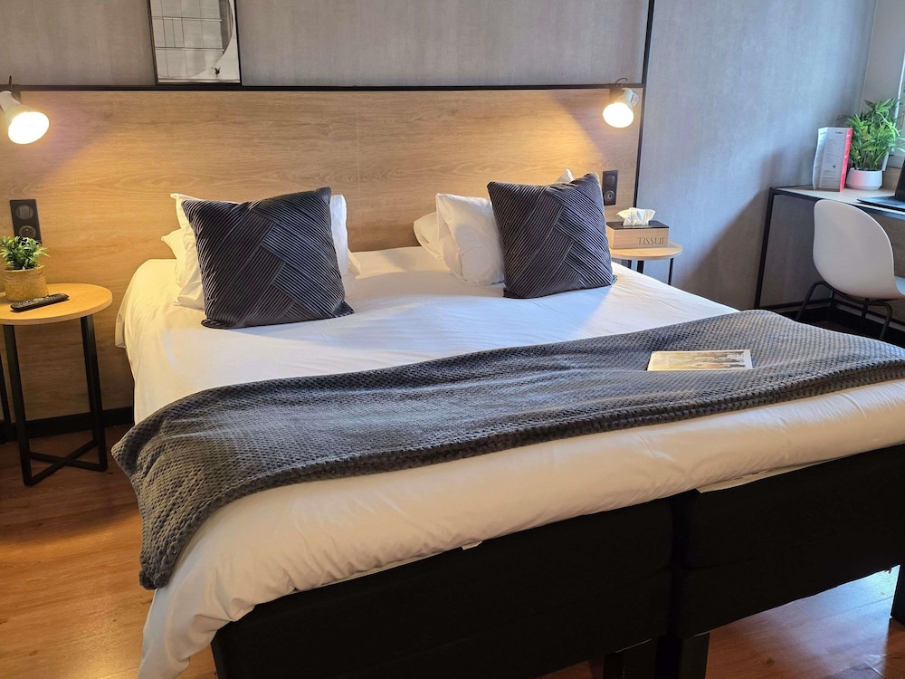 Habitación estándar con 1 cama doble y 1 cama individual del hotel Ibis Chateauroux. Foto 7
