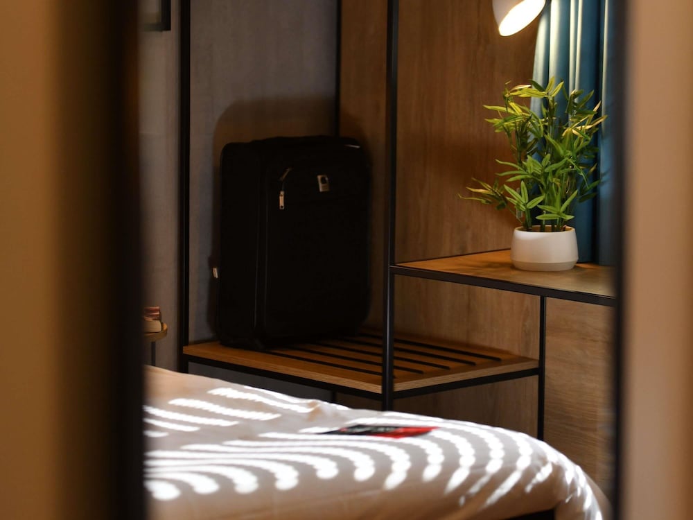 Habitación estándar con 2 camas individuales del hotel Ibis Chateauroux. Foto 2