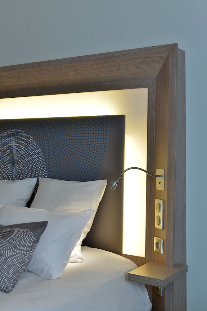 Habitación Clásica con 1 cama doble y 2 camas extraíbles del hotel Novotel Clermont-Ferrand. Foto 3