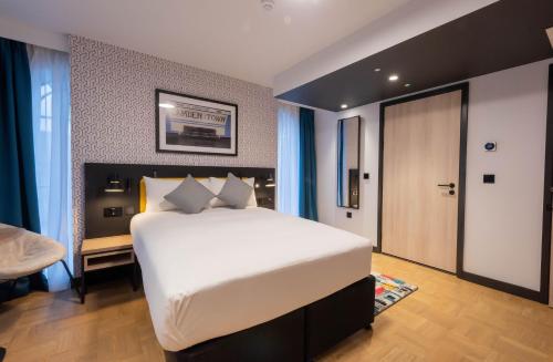 Habitación Doble Deluxe del hotel The Wesley Camden Town. Foto 1