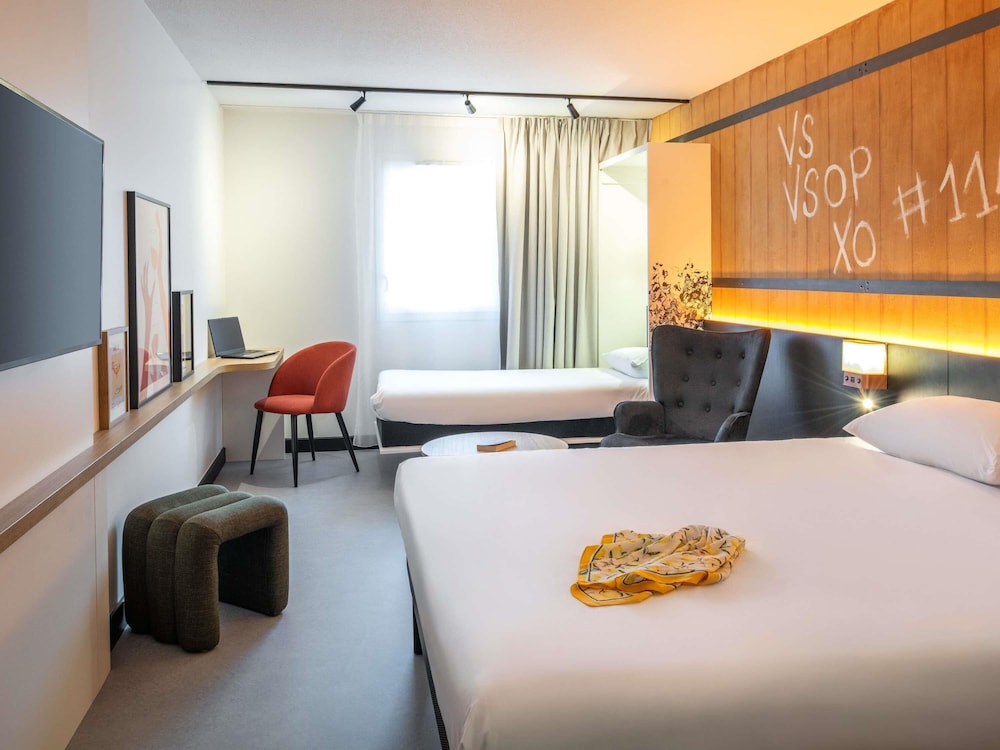 HABITACIÓN SUPERIOR COMUNICANTE PARA 2 A 6 PERSONAS del hotel Ibis Styles Cognac