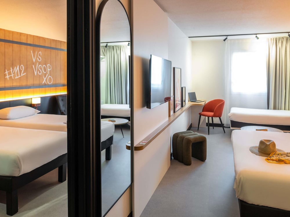 HABITACIÓN SUPERIOR COMUNICANTE PARA 2 A 6 PERSONAS del hotel Ibis Styles Cognac. Foto 2