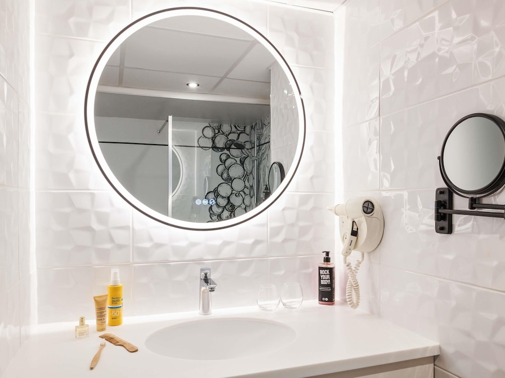 Habitación Estándar con 1 cama doble del hotel Ibis Styles Cognac. Foto 7