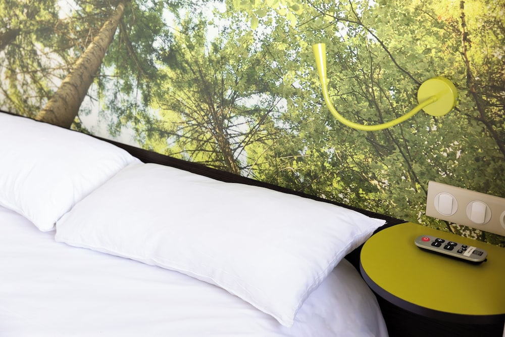 Habitación Estándar con 1 cama doble del hotel ibis Styles Dax Centre. Foto 6