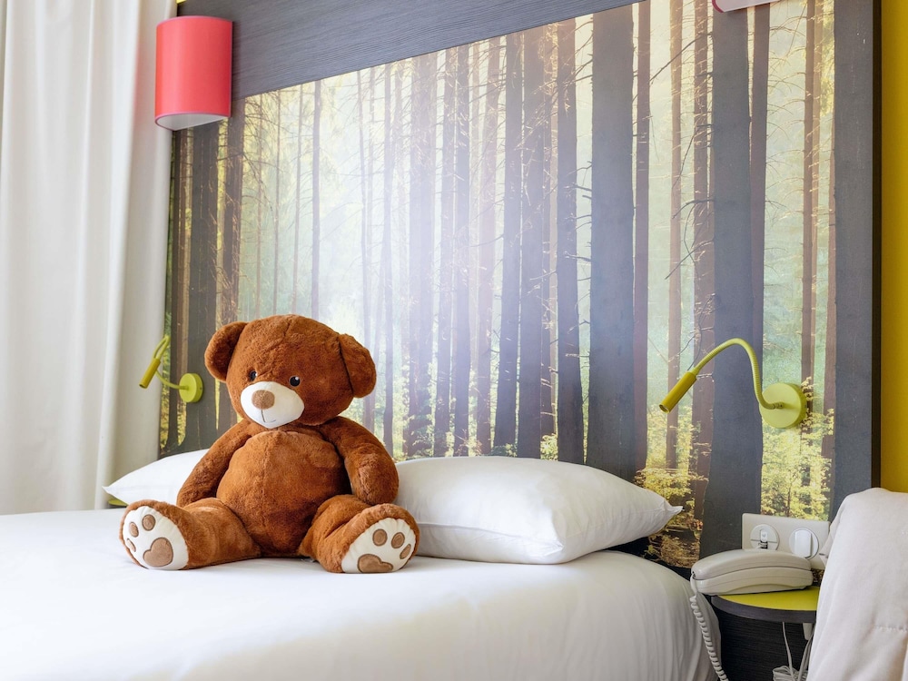 Habitación Estándar con 1 cama doble del hotel ibis Styles Dax Centre. Foto 9