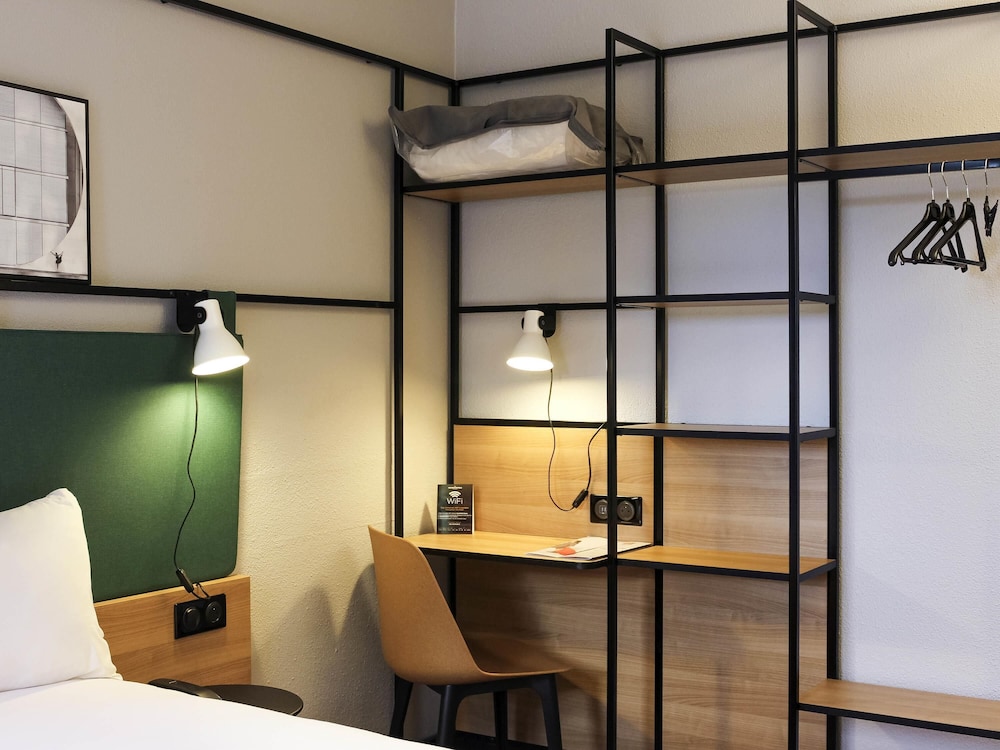 Habitación Doble del hotel Ibis Evry Courcouronnes. Foto 1