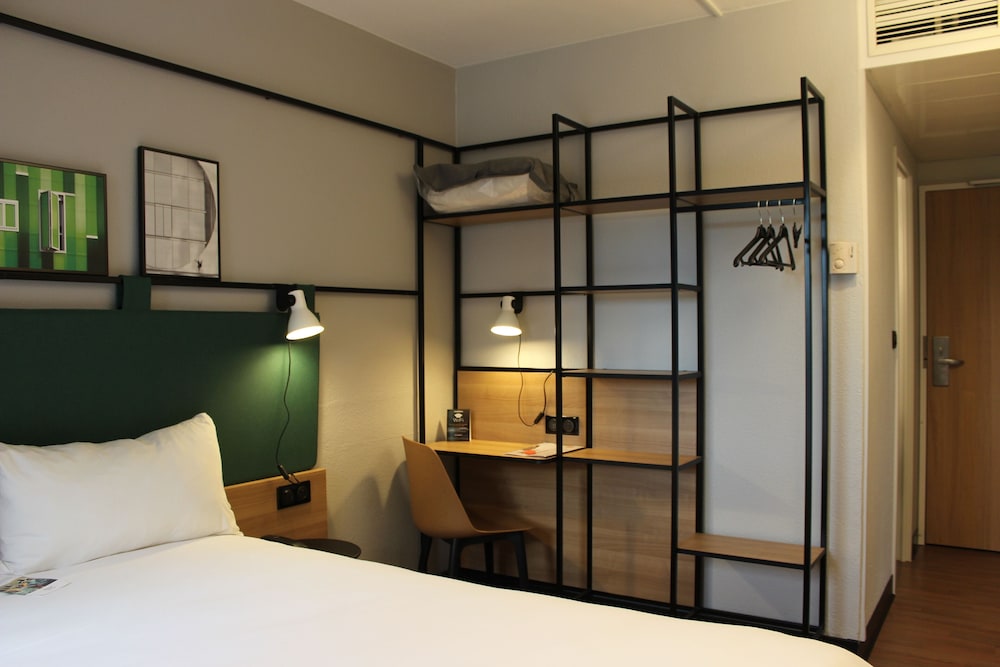 Habitación Doble del hotel Ibis Evry Courcouronnes. Foto 6