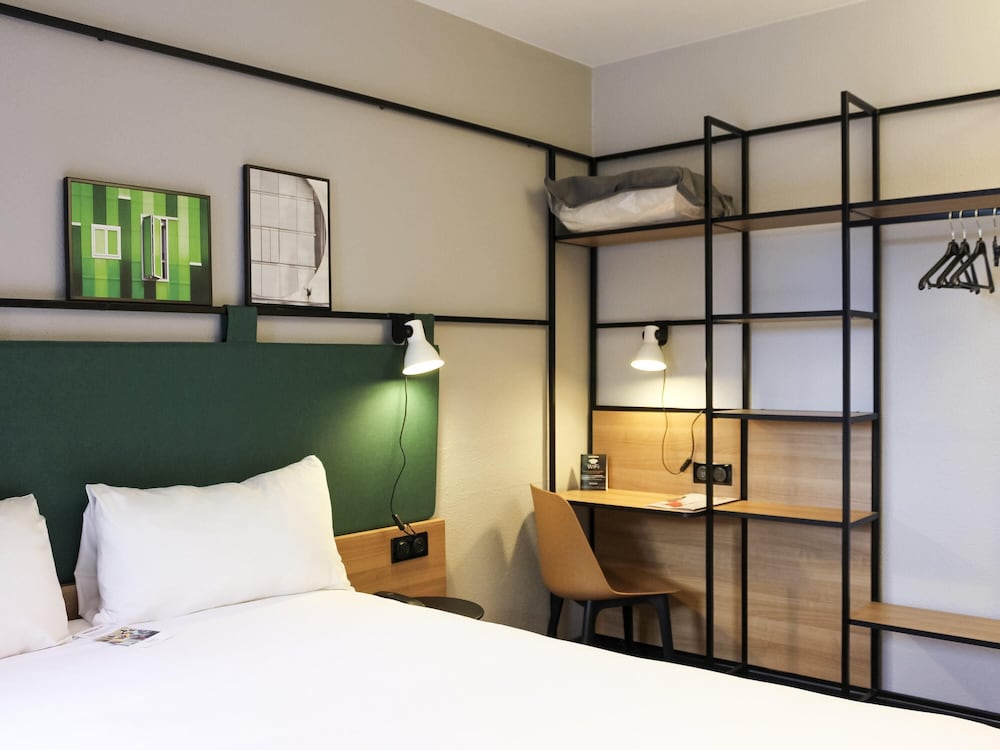 Habitación Doble del hotel Ibis Evry Courcouronnes. Foto 8