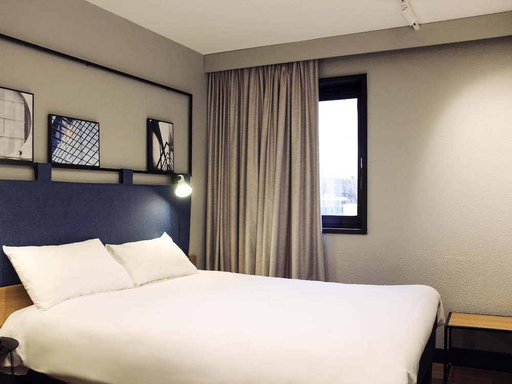 Habitación Doble del hotel Ibis Evry Courcouronnes. Foto 11