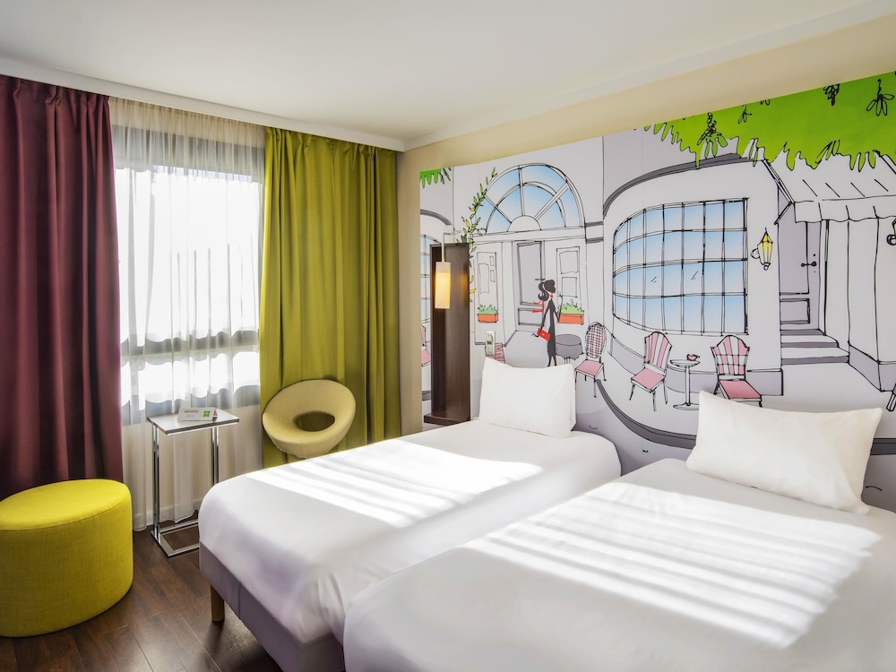 Habitación con 2 camas individuales del hotel Ibis Styles Evry Cathedrale