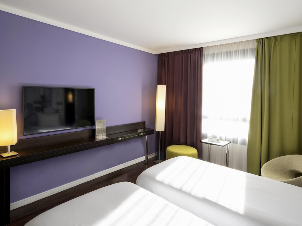 Habitación con 2 camas individuales del hotel Ibis Styles Evry Cathedrale. Foto 5