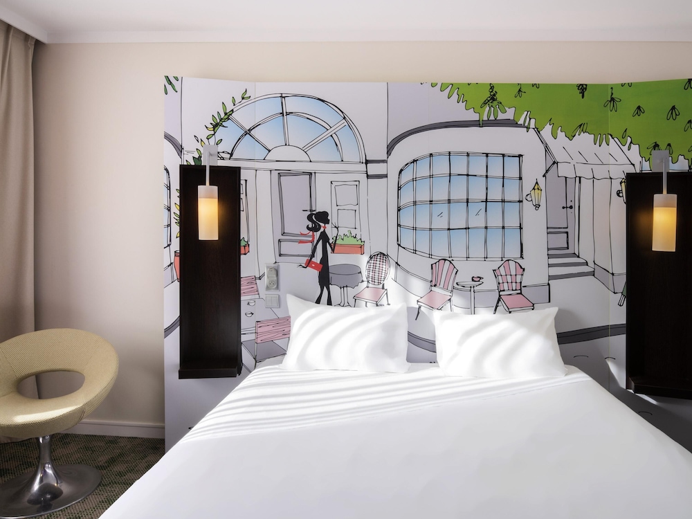 Habitación estándar con cama King del hotel Ibis Styles Evry Cathedrale. Foto 2