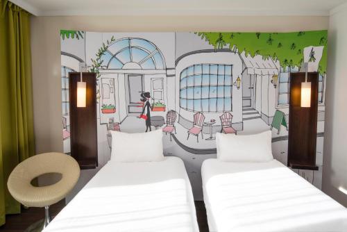Habitación Contigua con Cama Queen del hotel Ibis Styles Evry Cathedrale. Foto 2