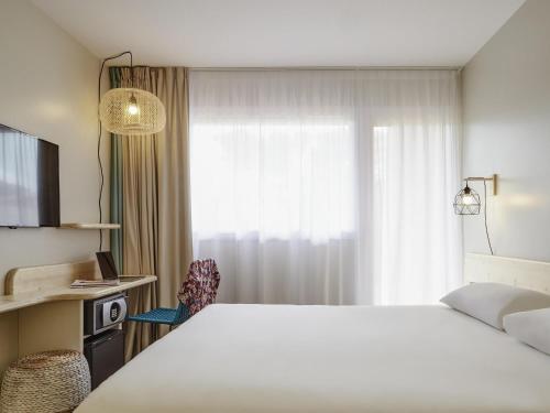 Habitación Estándar con Vistas al Pinar con 1 Cama Doble del hotel Ibis Hyeres Plage Thalassa