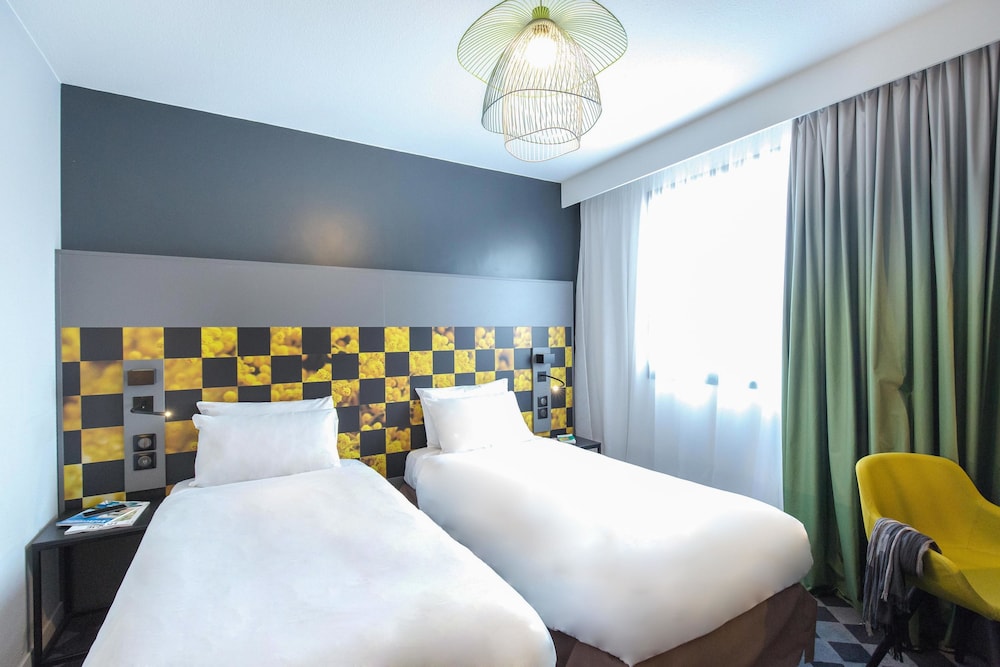 Habitación Standard con 2 camas individuales del hotel Hotel Mercure Hyeres Centro. Foto 1