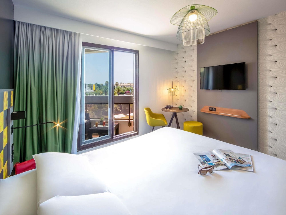 Habitación Privilège con 1 cama doble y balcón del hotel Hotel Mercure Hyeres Centro. Foto 5