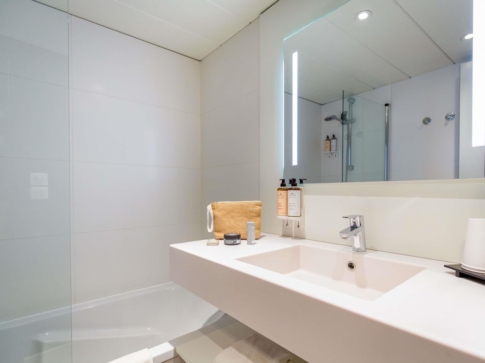 Habitación Privilège con 1 cama doble y balcón del hotel Hotel Mercure Hyeres Centro. Foto 10