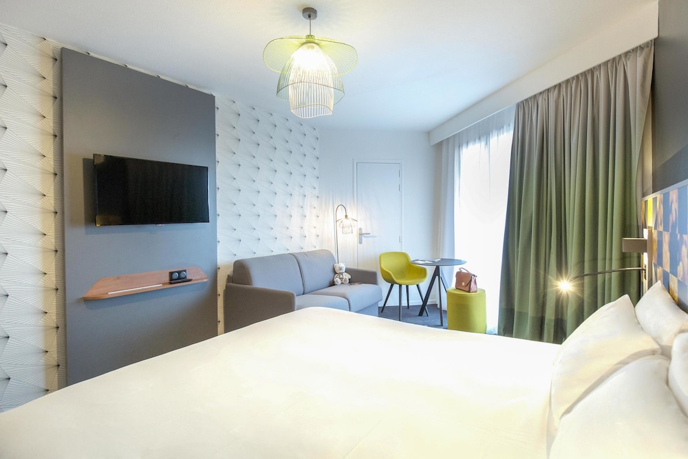 Habitación Familiar con balcón - 1 cama doble y 1 sofá cama del hotel Hotel Mercure Hyeres Centro. Foto 1