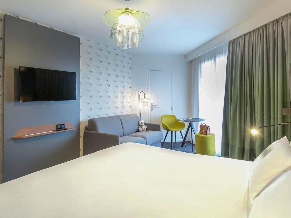 Habitación Familiar con balcón - 1 cama doble y 1 sofá cama del hotel Hotel Mercure Hyeres Centro. Foto 5