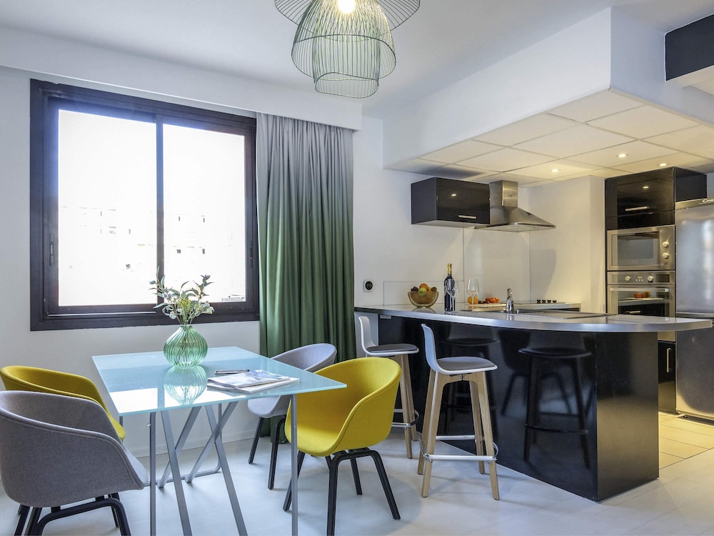 Apartamento de 45 m² con 2 balcones - 1 cama doble y 1 sofá cama del hotel Hotel Mercure Hyeres Centro