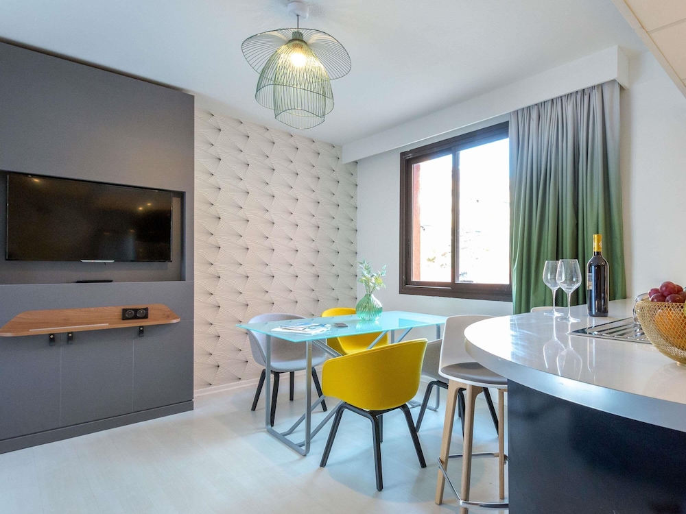 Apartamento de 45 m² con 2 balcones - 1 cama doble y 1 sofá cama del hotel Hotel Mercure Hyeres Centro. Foto 4
