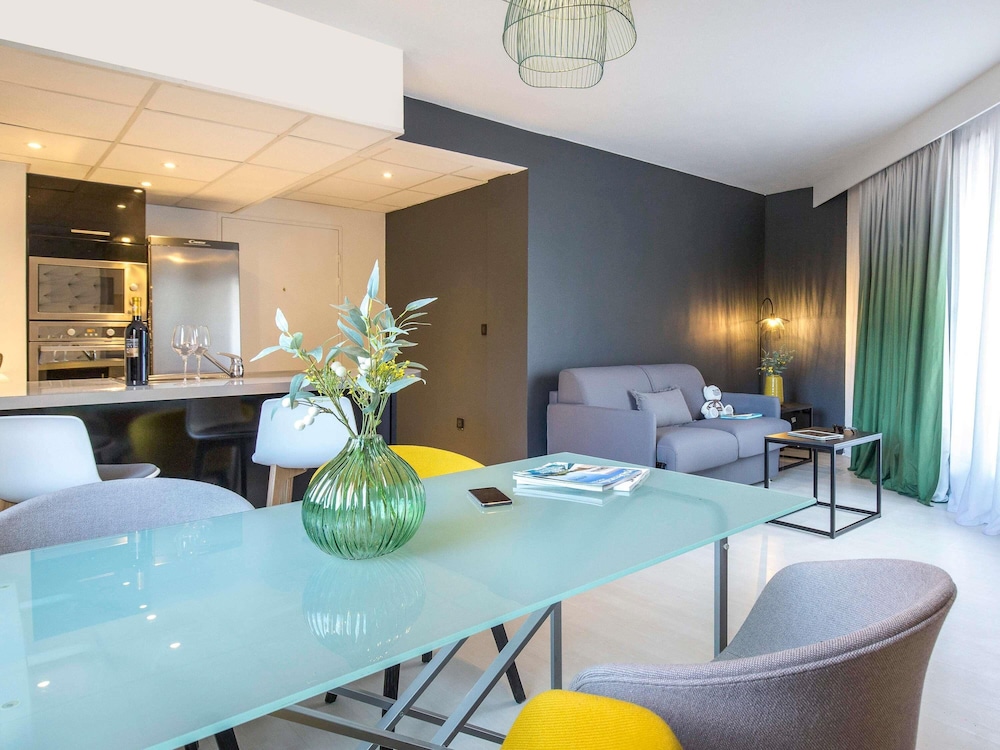 Apartamento de 45 m² con 2 balcones - 1 cama doble y 1 sofá cama del hotel Hotel Mercure Hyeres Centro. Foto 6