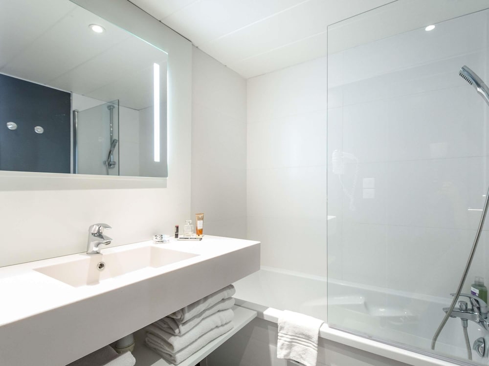 Apartamento de 45 m² con 2 balcones - 1 cama doble y 1 sofá cama del hotel Hotel Mercure Hyeres Centro. Foto 9
