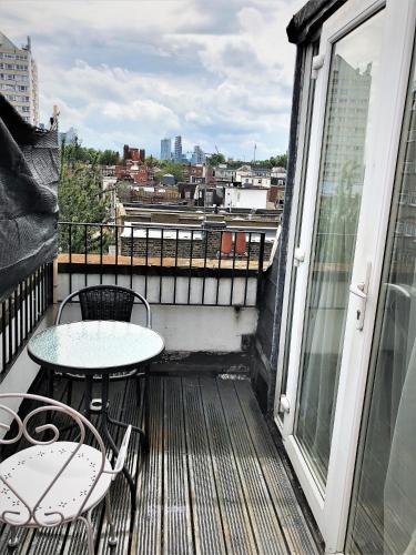 Habitación Doble con balcón del hotel Plaza London. Foto 1