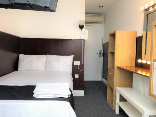 Habitación Doble con balcón del hotel Plaza London. Foto 3
