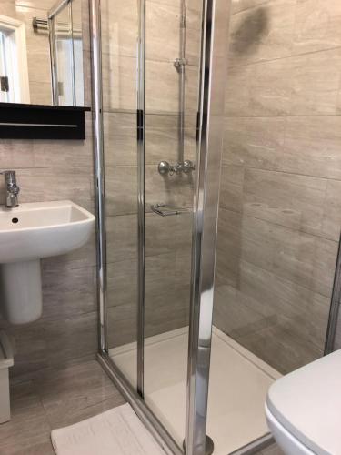 Habitación Individual con baño privado del hotel Plaza London. Foto 2